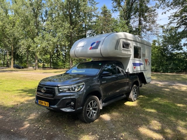 2p Toyota Hilux 2020 met Tischer opzetunit 