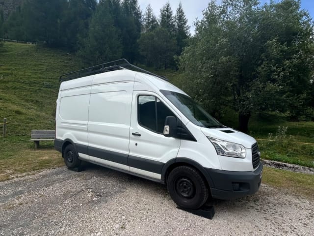 Harriet – Harriet, spacious camper in East London