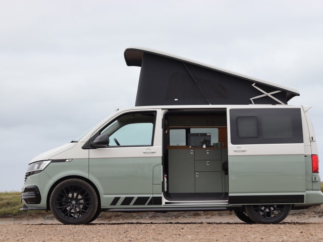 Samphire – 2023 Volkswagen T6.1 Manual