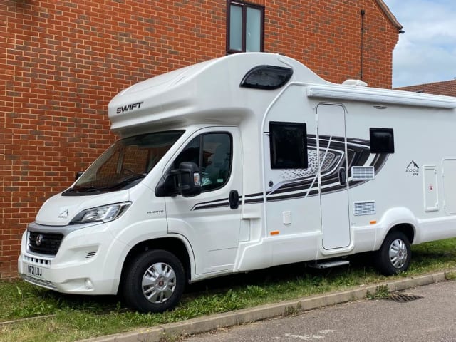 Ash – Luxe 6-persoons camper, perfect voor gezinsuitstapjes