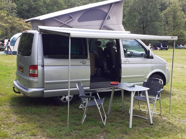 Volkswagen California T5 equipped with every luxury with awning