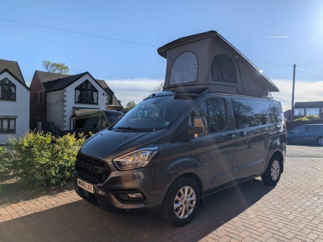 Ford campervan met 4 slaapplaatsen uit 2018