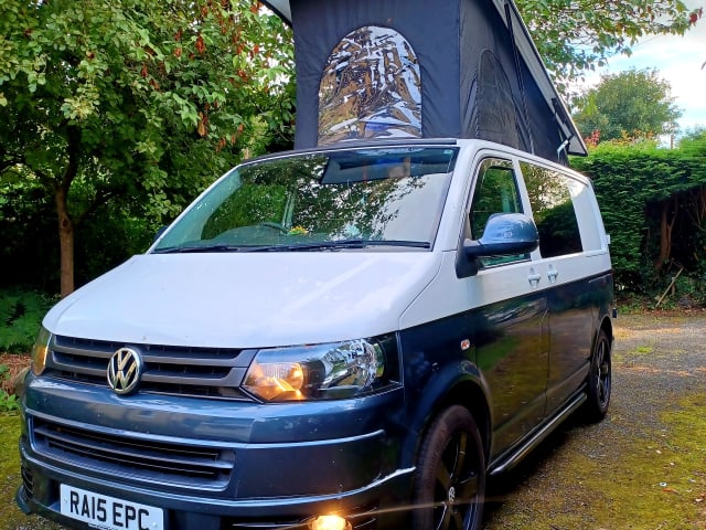 Vana the van – Bus Volkswagen 4 couchettes de 2015 parfait pour explorer le magnifique nord du Pays de Galles