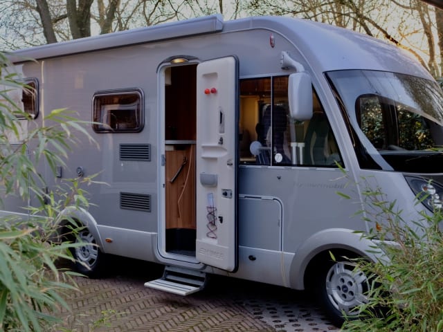 Mid Campery – Mid Campery 4p Hymer integrated uit 2010 