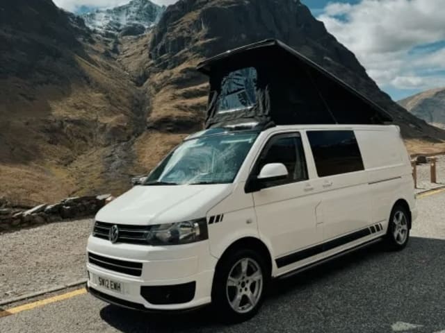 Flora the explorer 🚐💨 – 4 berth Volkswagen campervan 4x4