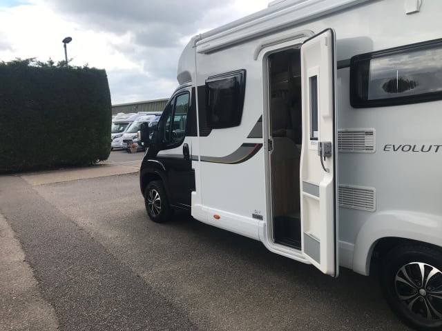 Fabulous 4 Berth Motorhome. Perfect for couples,brilliant for 4