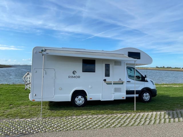Queen L – Nieuwe Rimor camper voor 6