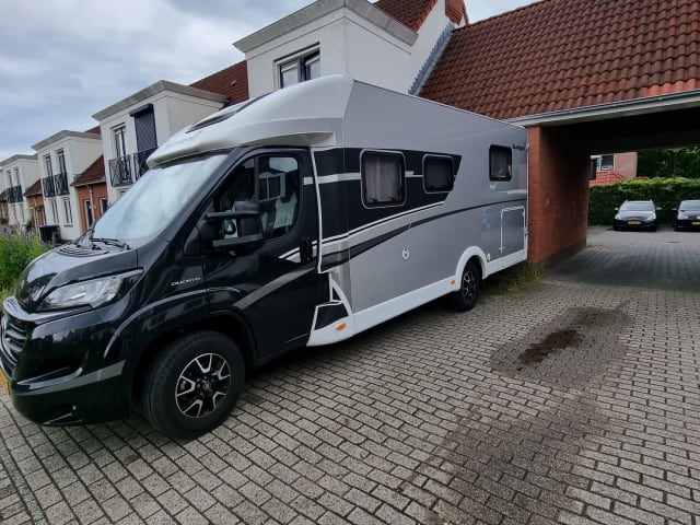 Mooie 4pers. Camper Sunlight semi-integraal uit 2020