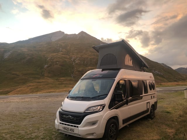 Außergewöhnlicher Pop-Top-Familiencampervan mit 4 Schlafplätzen von Malibu