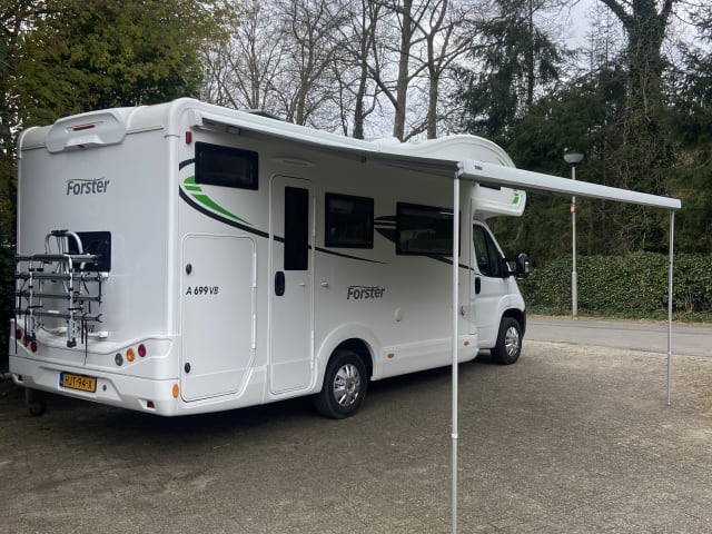 6-persoons Forster camper uit 2022
