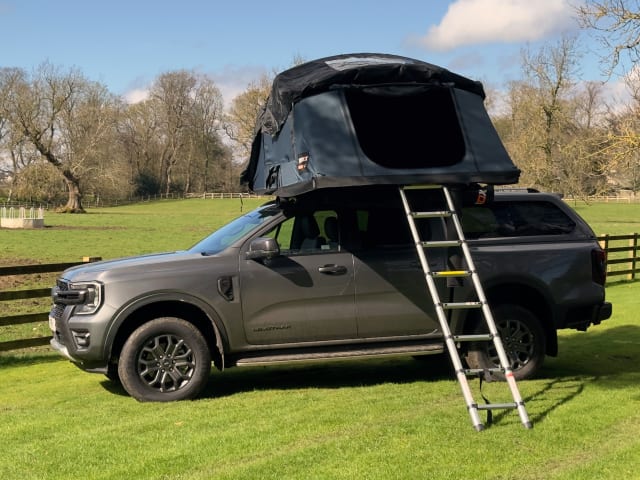 Ford Ranger 4x4 avec tente de toit pour 4 personnes 