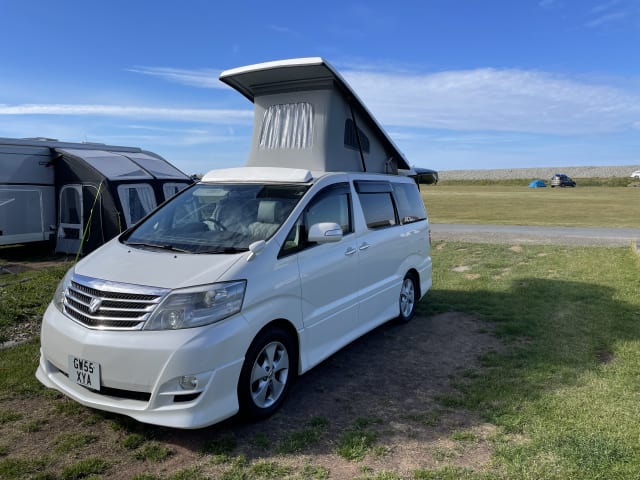 Costa del alphard  – Luxuriöser Toyota-Wohnmobil mit 4 Schlafplätzen