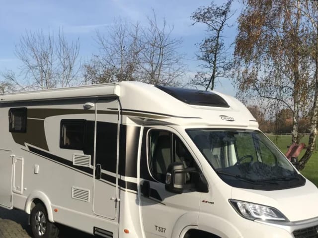 Camping-car neuf modèle Carado 2022 (usine Hymer) Type T337 à louer