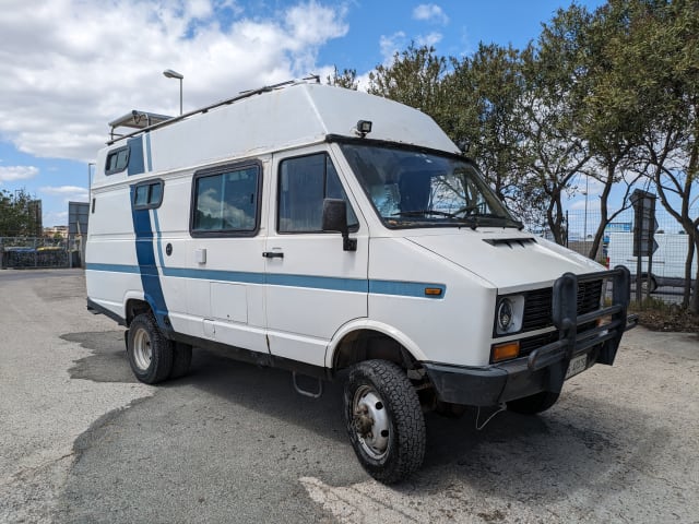 Manfredi Gianni – Camper 4x4 con ridotte Old School 