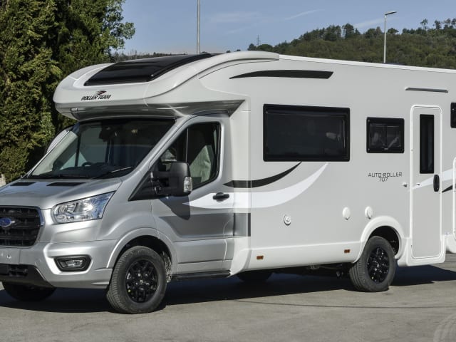 Elena – 6 berth luxury motorhome