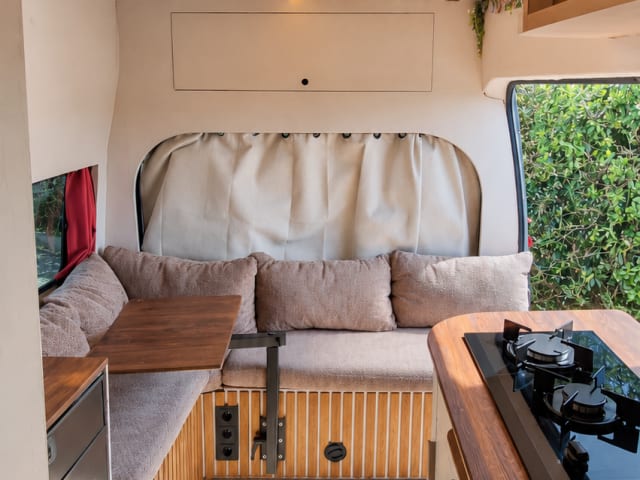 Snappie the van – Off-grid camper van