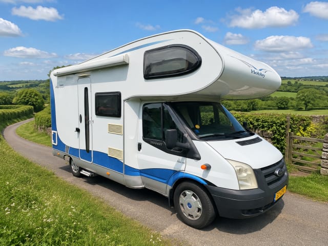 Joli camping-car familial Hobby pour 4 personnes avec lits fixes