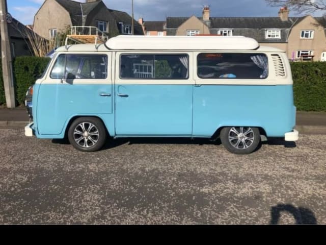 Roddy  – R - Volkswagen bus met 2 slaapplaatsen uit 1972 - Early Pick Up/Late Drop Off