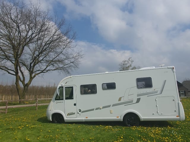 luxury 4 person Bavaria Arctic integral from 2014