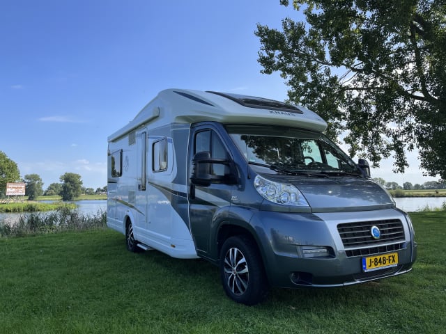 Zeer luxe, ruime en gezellige 4 persoons camper - Fiat Knaus Skywave