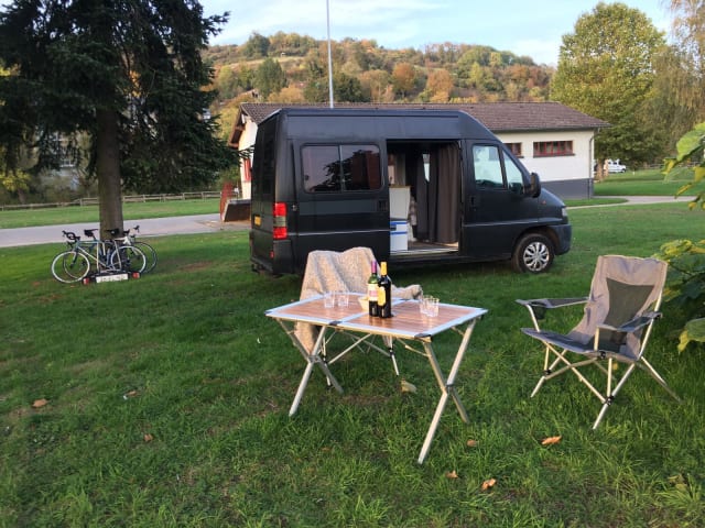 Oscar Obelix – Hit the road with Oscar! A converted Citroën Jumper with 2 sleeping places