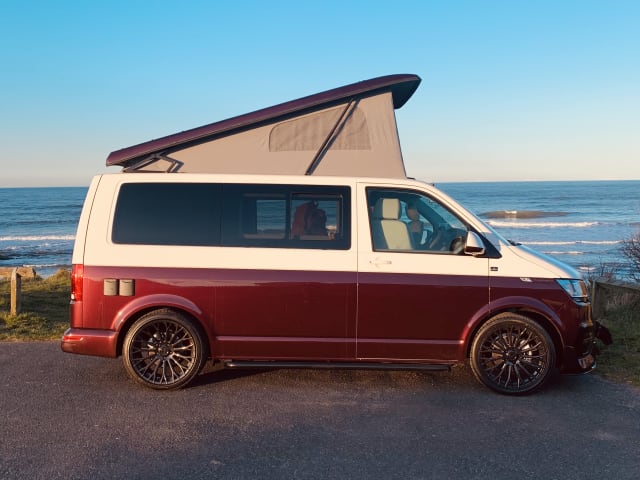 Violet – 4 persoons Volkswagen Campervan 2020 - Gloednieuwe conversie