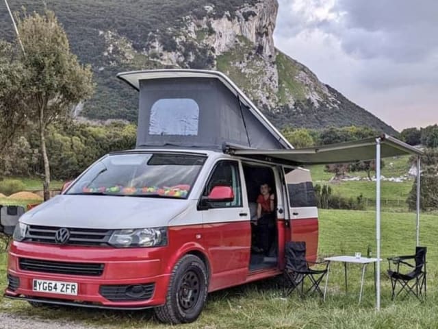 Candycane – 5 berth Volkswagen campervan from 2015