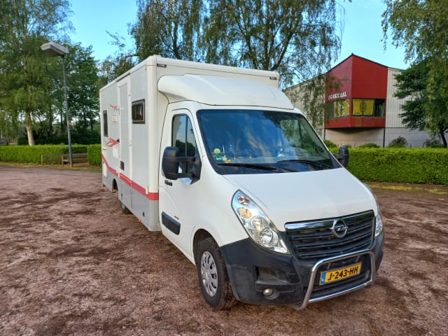 Invalide camper, hond toegestaan!  – Geschikt voor invalide  Opel bakwagen uit 2013