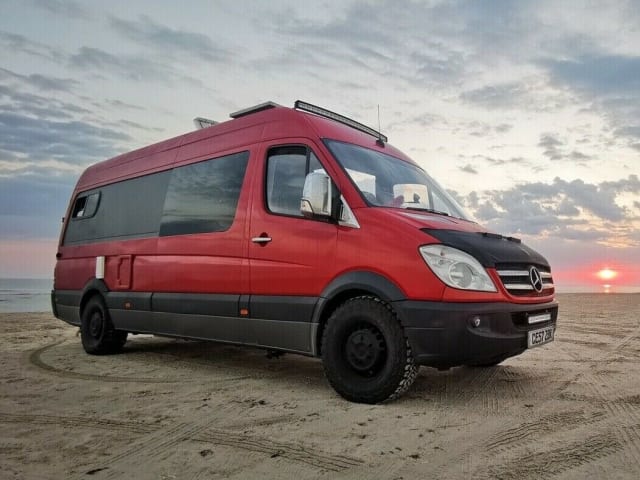 Big Red – Mercedes-Benz mit 3 Schlafplätzen (Off Grid Solar) Birmingham-Oxford