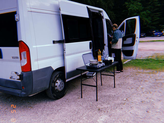 2p Peugeot campervan uit 2016 zelfbouw