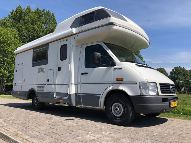 Very neat, reliable, well-maintained 6-person family camper