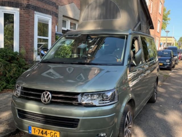 Dani – Volkswagen California met 4 slaapplaatsen