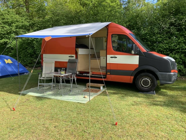 VW Crafter TDI – Modern self-build camper with character