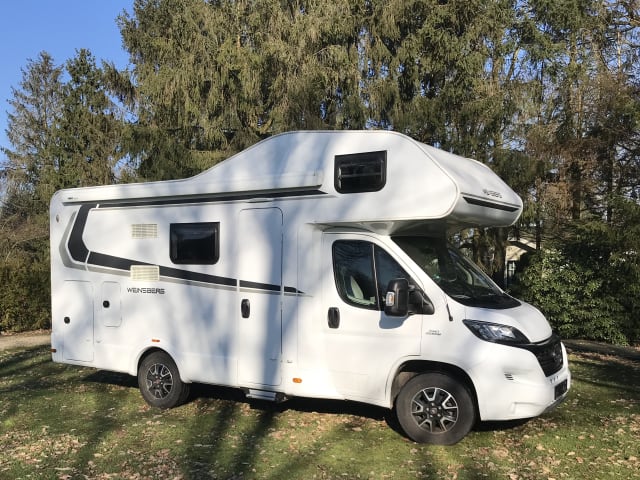 Camping-car familial pour 6 personnes avec un puissant moteur de 150 ch