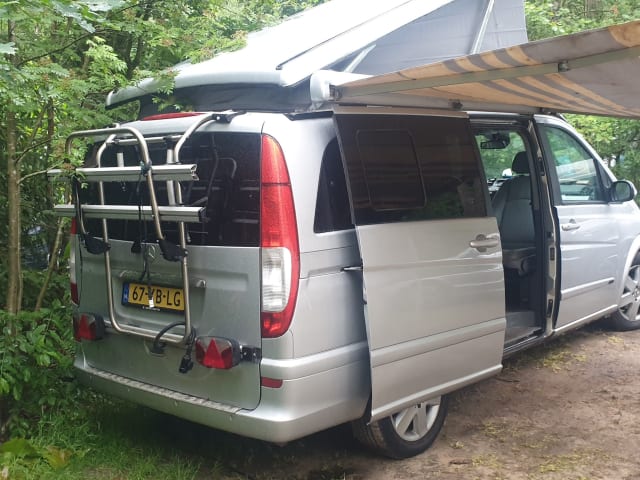 Mercedes Marco Polo with pop-up roof - Compact and comfortable travelling