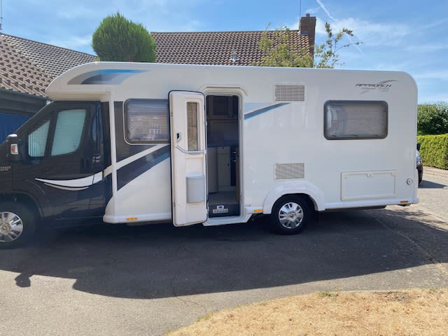 Tinsel – 4 berth Peugeot bus from 2015