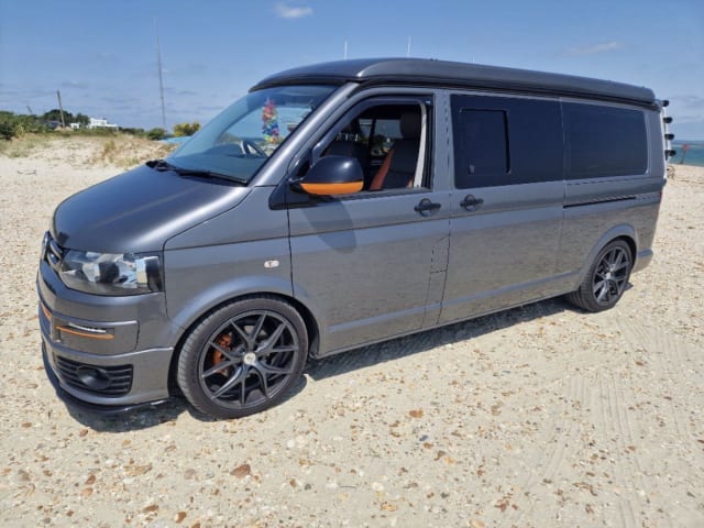 Cool Journeys – VW T5 4-persoons LWB Auto Sportieve Camper