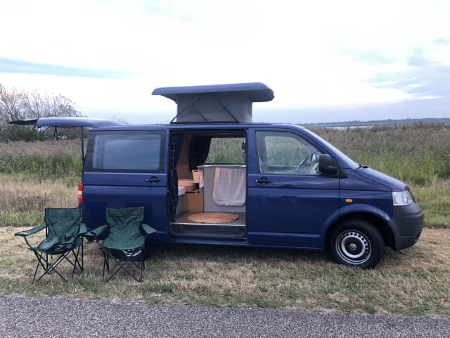 Transformer – VW Transporter with 4 seats, 2 sleeping places, lifting roof