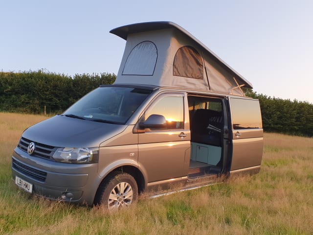 The Greyt Van – 4 berth Volkswagen campervan perfectly set up for holidays away