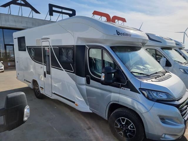 Spiksplinternieuwe ultra luxe camper