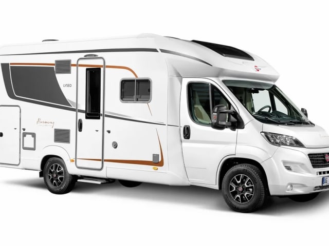 4. LeySi – Luxus Wohnmobil Bürstner Lyseo TD744 Harmony