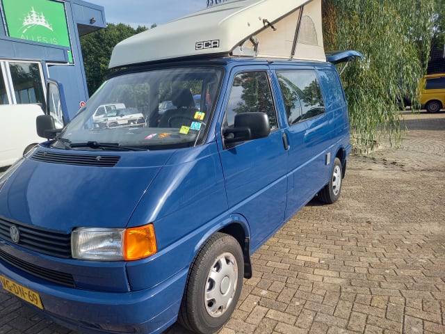 2p Volkswagen bus uit 1995