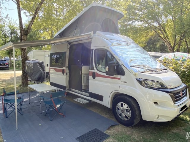 Le Fourgon Perché – A compact and comfortable converted van!