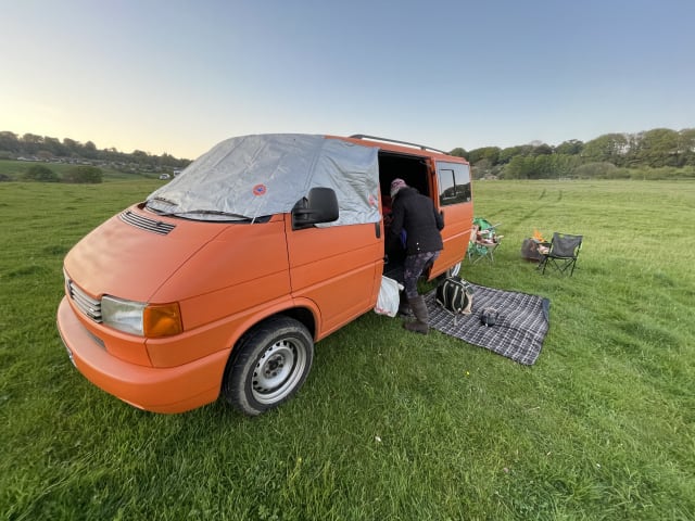 Orange Beast – 2 berth Volkswagen bus from 1996