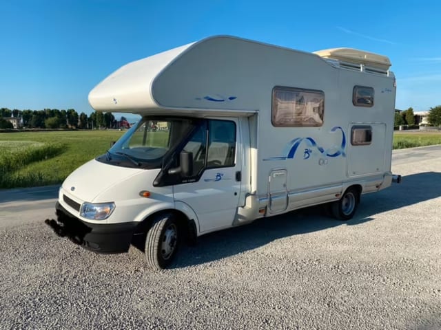 zs.servizi – Compacte reiscamper met 6 zitplaatsen en 6 bedden