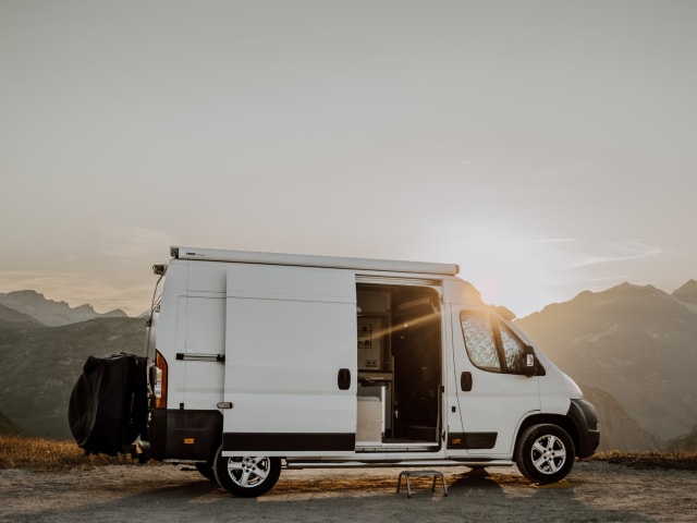 Explorer – Compacte Peugeot Buscamper