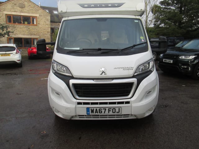 Pistol – Bailey Approach Advance 665 2.2 130 BHP 6 BERTH End lounge Air con euro 6 