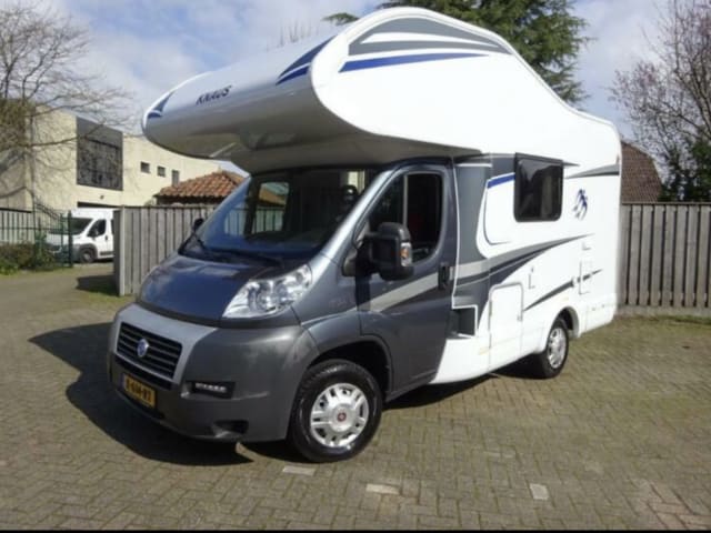 Mijn geweldige compacte Knaus camper – 3p Knaus Alcove de 2013 camping-car compact