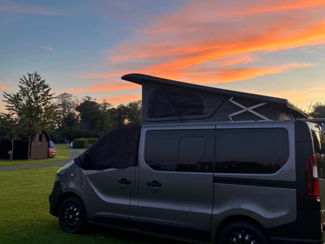 Bazz Van Dan – Vauxhall campervan met 4 slaapplaatsen