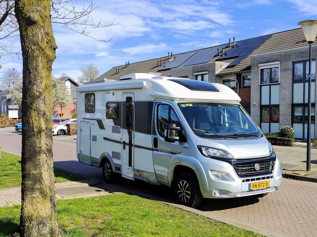 Vakantiemaatje – Adria Compact Plus SL camping-car automatique semi-internet 2 personnes à partir de 2019